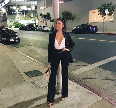 Cassie Scerbo star top picture