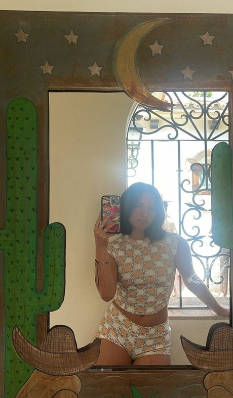 Mackenzie Ziegler model porn archive