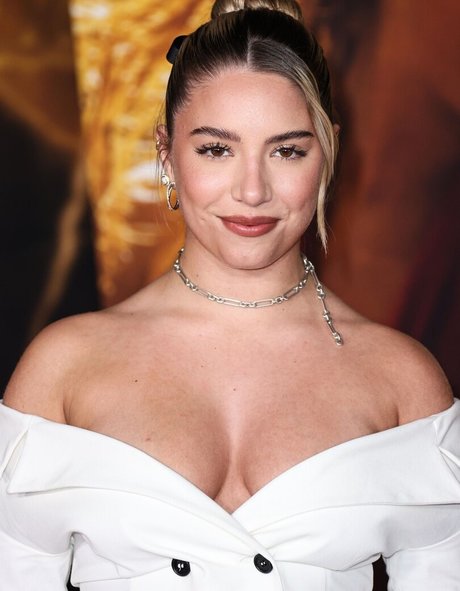 Mackenzie Ziegler pornstar high quality photos