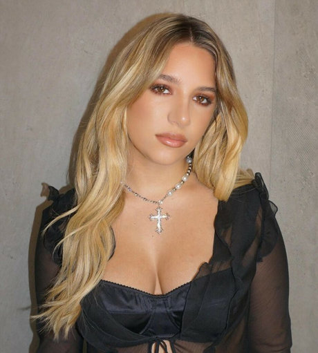 Mackenzie Ziegler star beautiful photos