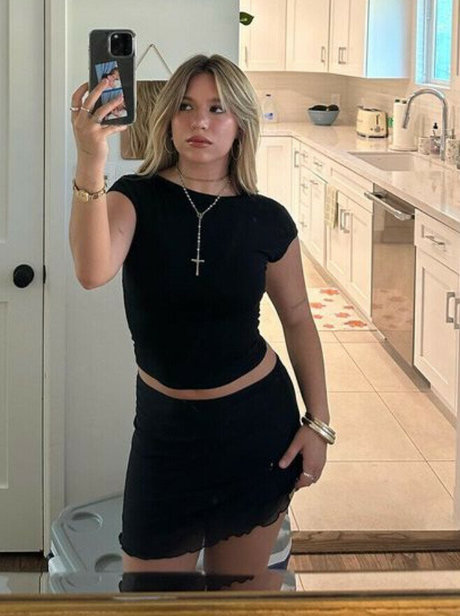 Mackenzie Ziegler hd pornstar img