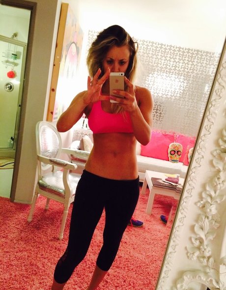 Kaley Cuoco sexy star pictures
