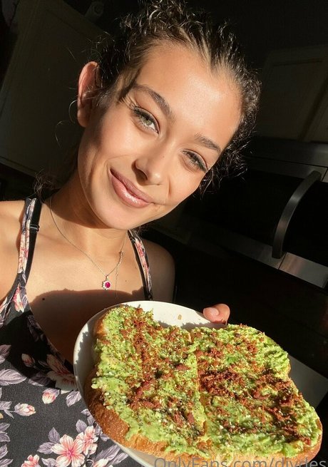 diydes model nude images