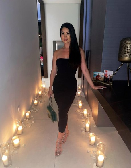 CarolineKwan porn actress pic