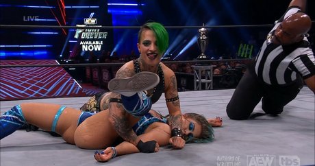 Skye Dolecki pornstar nudes images