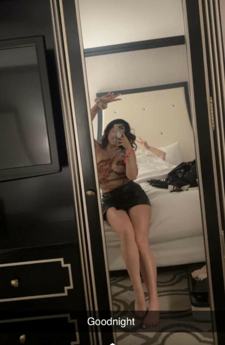 Mary Noura model sexy pic