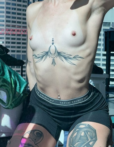 paigecams erotic model img