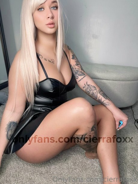 cierrafoxx erotic pornstar pics
