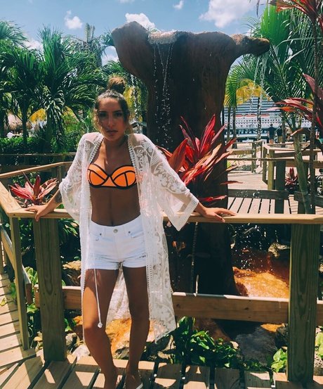 Nadia Amine high quality model photo