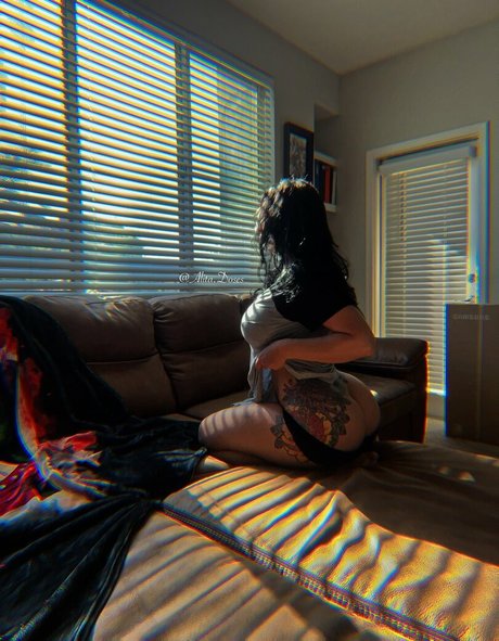 Alita Doses pretty model img