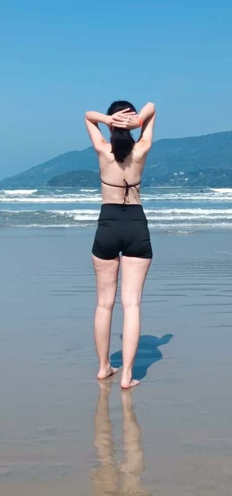 Amiguinha model nudes image