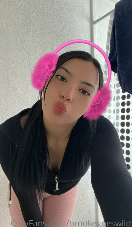 brookegoeswild model hd pics