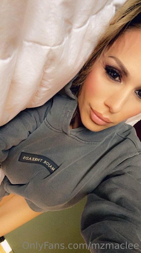 mzmaclee sexy model picture