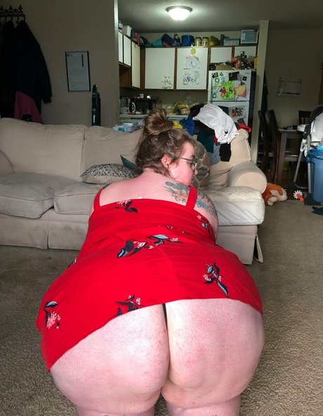 ladykeepsherlegsopen xxx star image