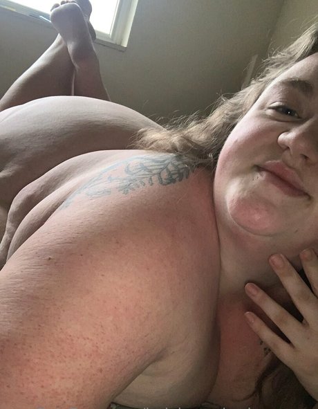 ladykeepsherlegsopen erotic actress photo