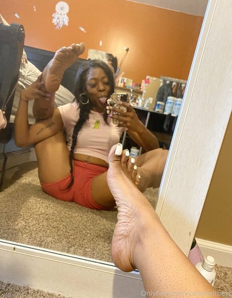 Carameltoesz high quality model picture