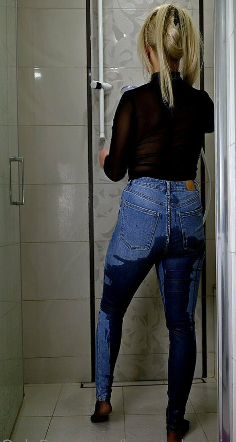 tiny onlyfans pornos images