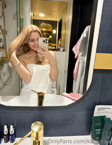 skinny brunette onlyfans best pic