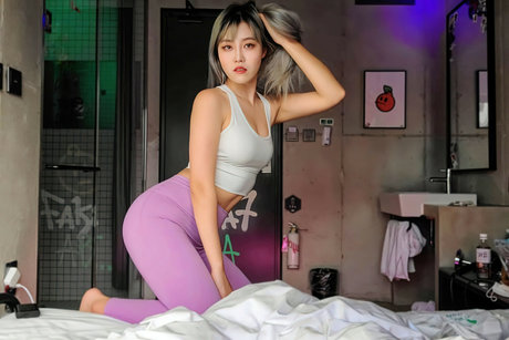 Yuggie TV naked pornstar pictures