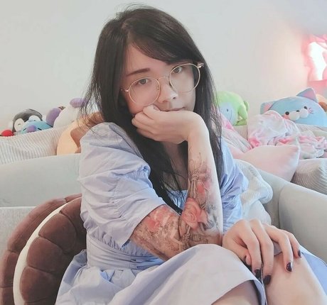 LilyPichu nude actress picture