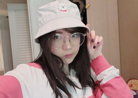 LilyPichu erotic pornstar pics