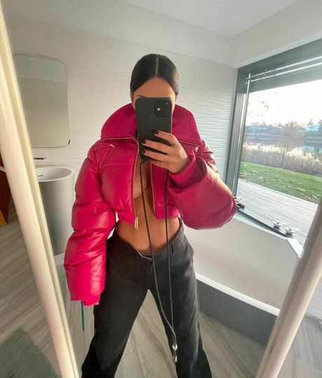 Apostoleanu art model pics