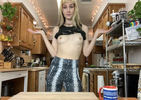 kittenwithfangsfree hot actress img