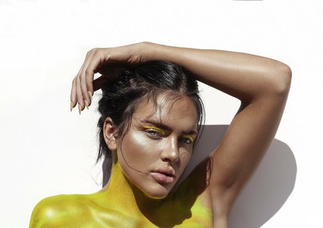 sexy brunette onlyfans free pics