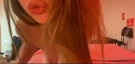 Izzy Swallows exclusive model img