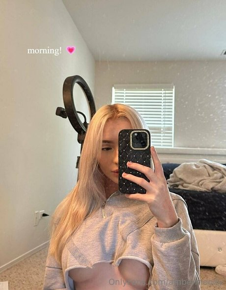 Ambermooody exclusive model pic