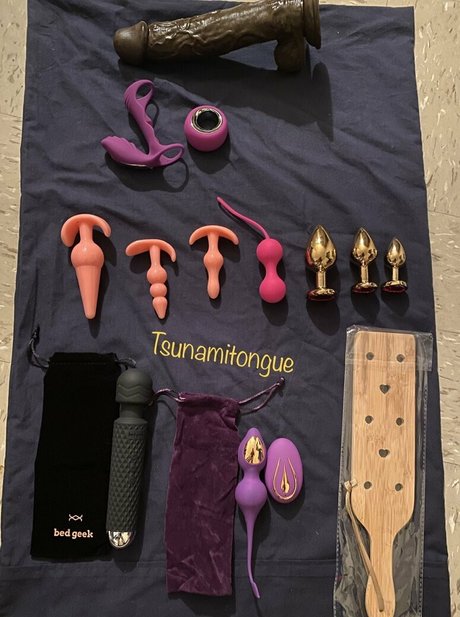 tsunamitongue16 erotic model archive