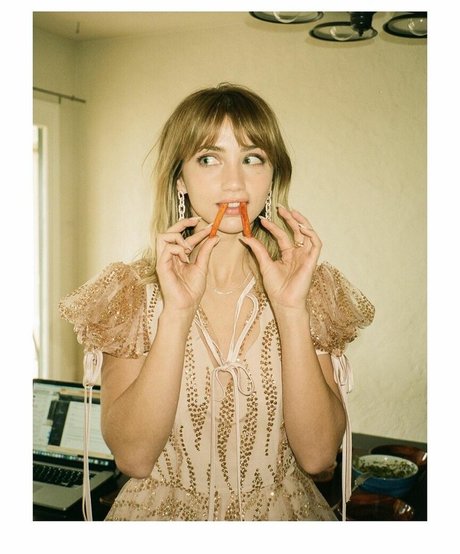 Emily Rudd pornstar nude pics