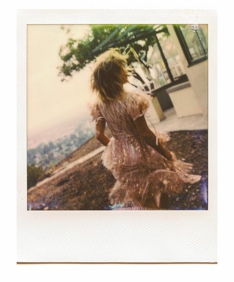 Emily Rudd star art image