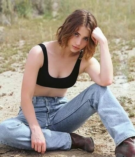 Emily Rudd nudes model galleries