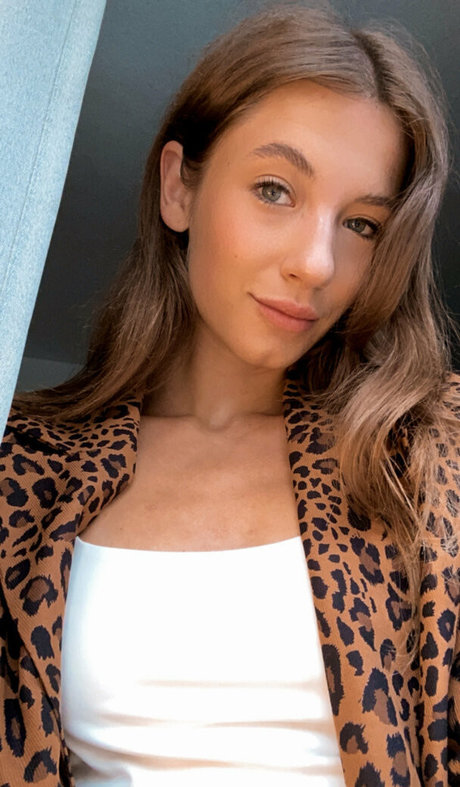 skinny brunette onlyfans best pictures