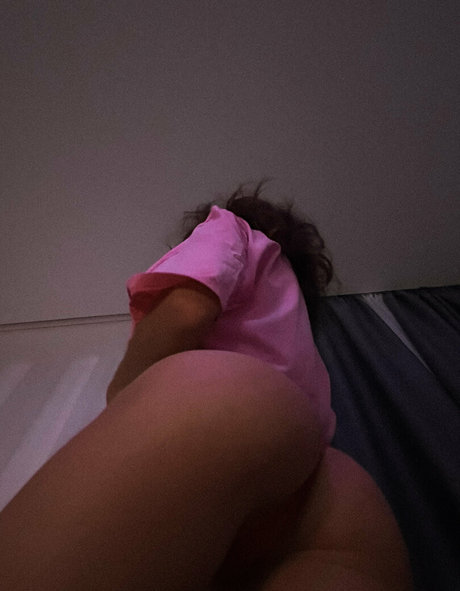 pretylittlething model hd image