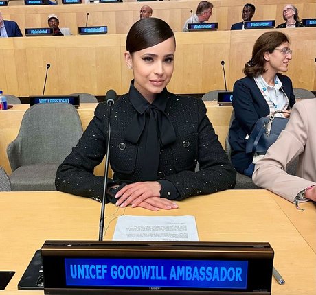 Sofia Carson model high quality pictures