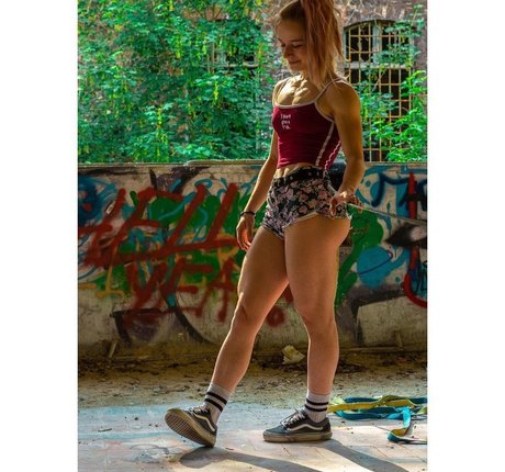 tiny onlyfans best pics