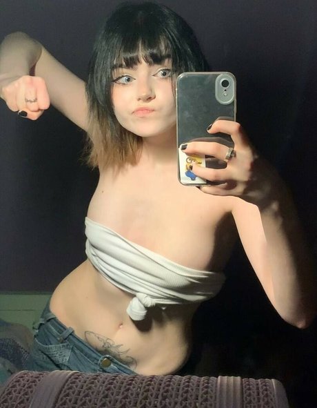 sqwrtick sexy actress image