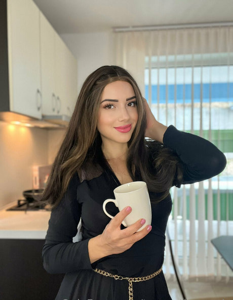 famous midget onlyfans exclusive image