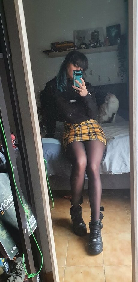 plugandplayme model naked photo