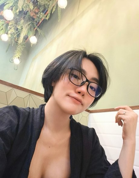 Poon Wrunya free actress photos