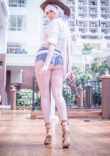 Labinnak model naked pics