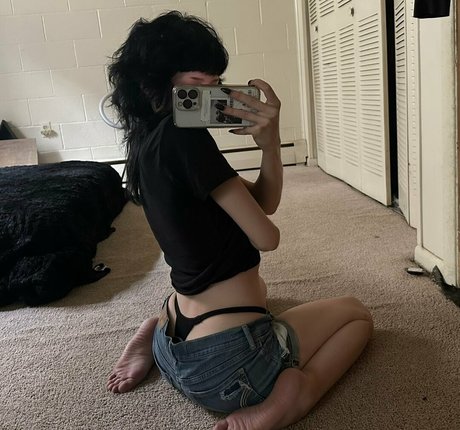 big tits brunette onlyfans erotic pic