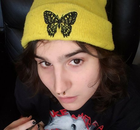 skyyshark star exclusive image