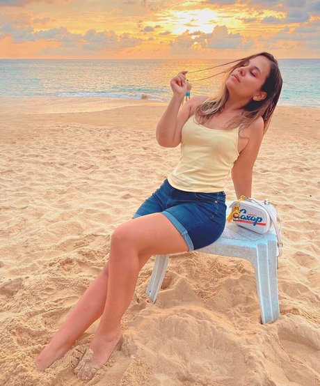 HoneyGirl star sexy photos