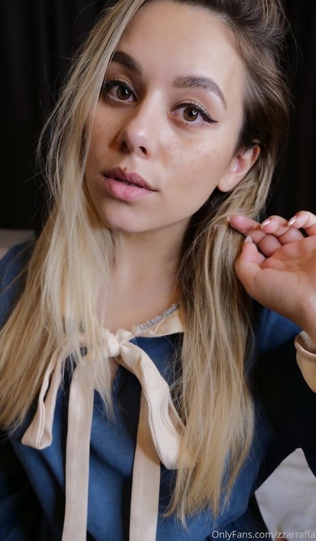 HoneyGirl nude star archive