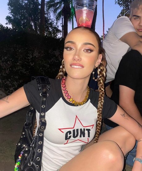 blonde cumshot onlyfans top img