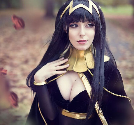 curvy blonde milf onlyfans art naked gallery