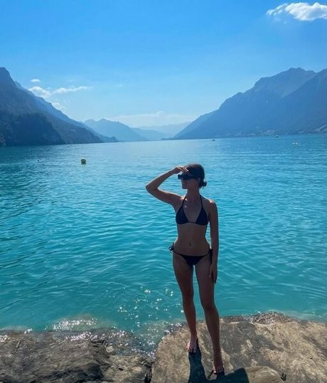 Develique art model img